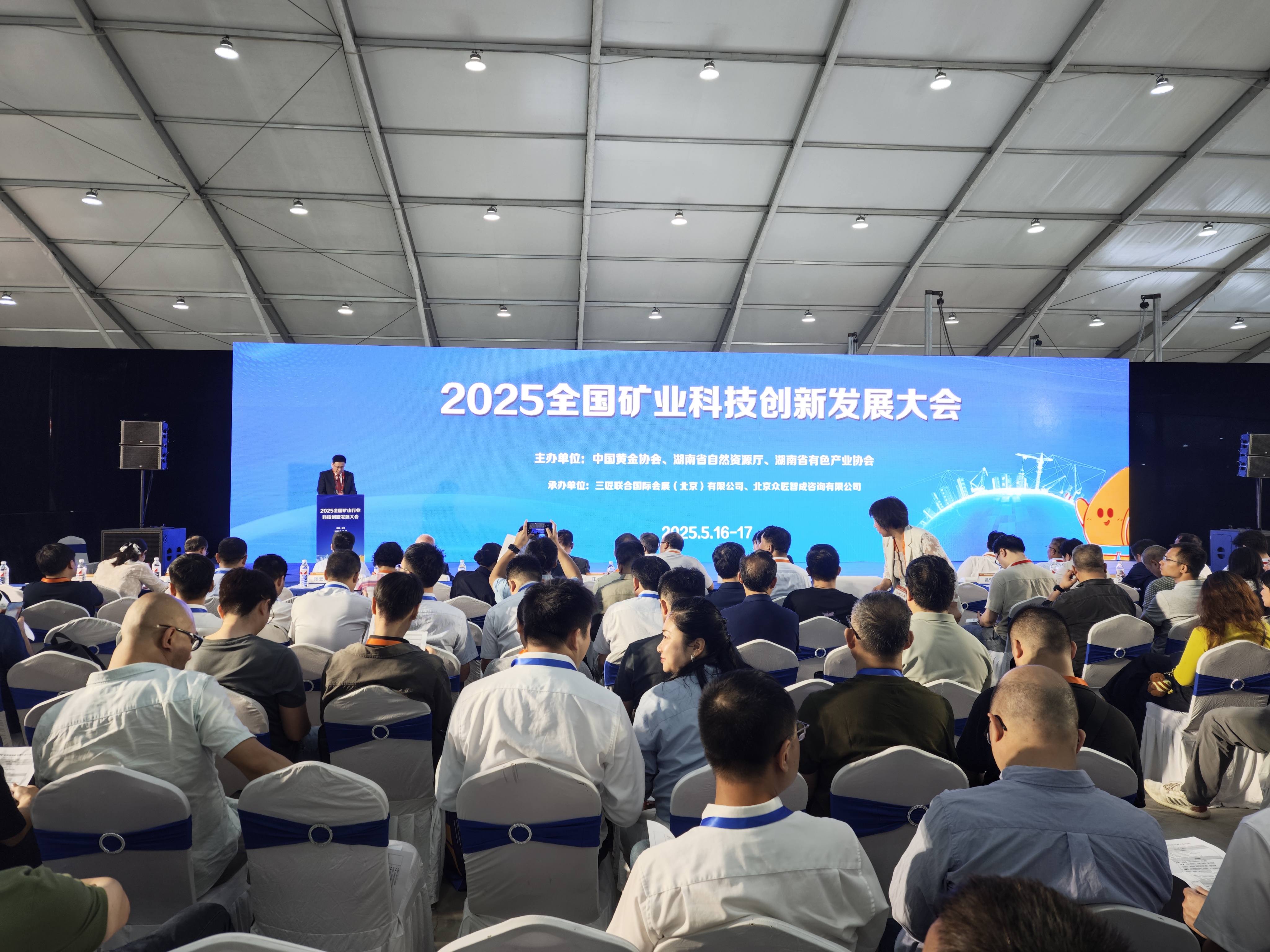 展會(huì)首日精彩回顧 | 魏橋智行（黃驊）專用車閃耀2025長(zhǎng)沙礦業(yè)裝備展覽會(huì)
